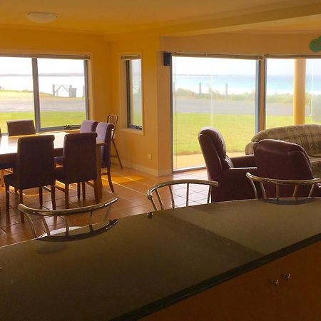Horizons Beachfront Apartment Порт Феъри Екстериор снимка