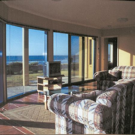 Horizons Beachfront Apartment Порт Феъри Екстериор снимка