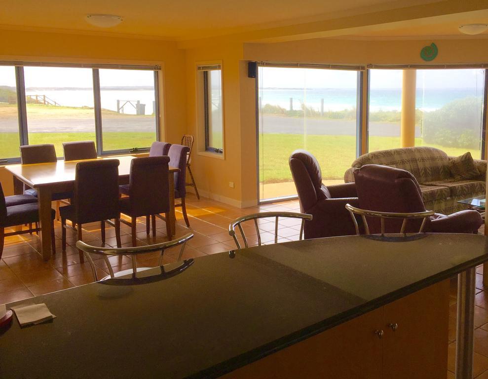 Horizons Beachfront Apartment Порт Феъри Екстериор снимка