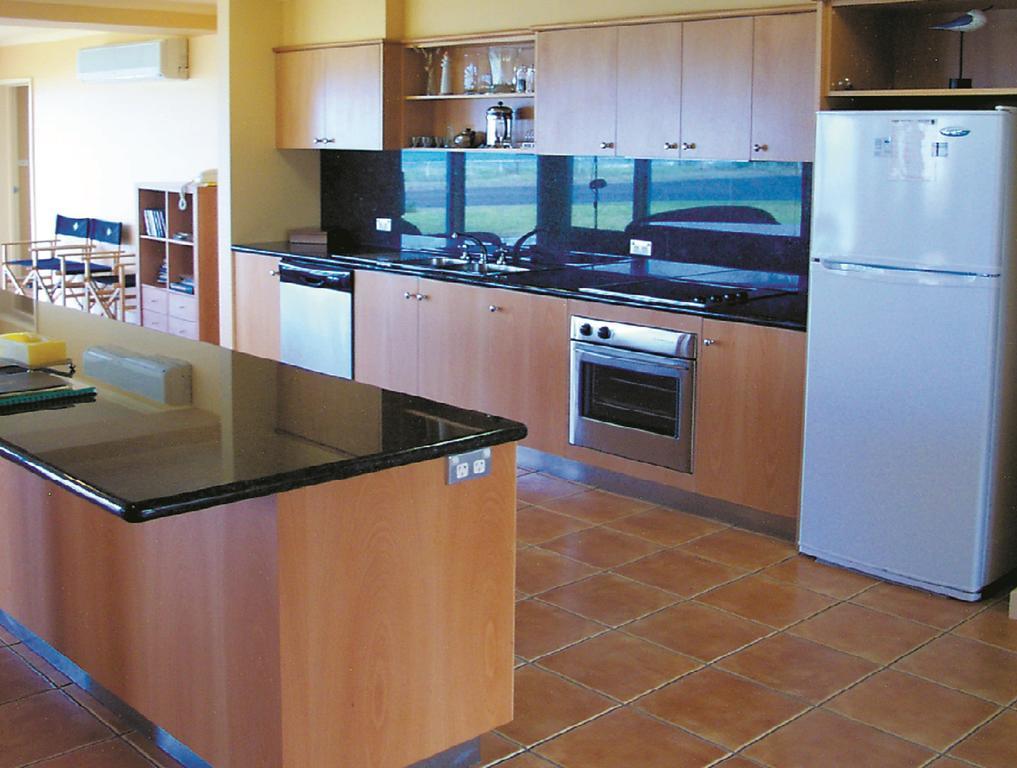Horizons Beachfront Apartment Порт Феъри Екстериор снимка