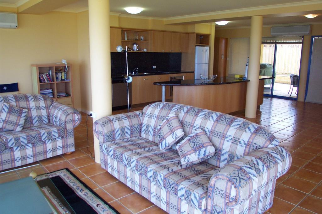 Horizons Beachfront Apartment Порт Феъри Екстериор снимка